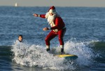 surfing_santa-520x351 (520x351, 57Kb)
