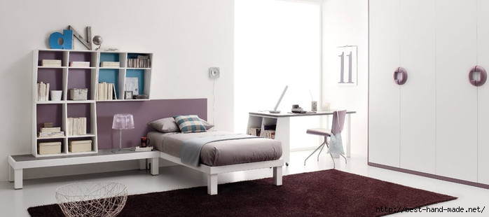 White-Shelf-With-Purple-Background-Near-The-Violet-Bed (700x310, 94Kb)