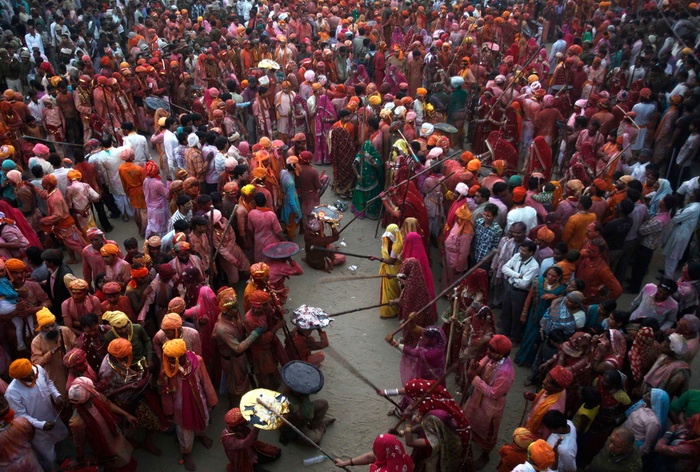 festival_cvetov_latmar_holi_v_indii_01 (700x472, 195Kb)