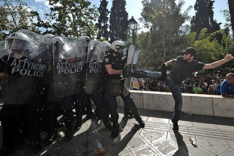 4016659_Policiya_i_protestyushie_v_Afinah_3_ (468x311, 49Kb)