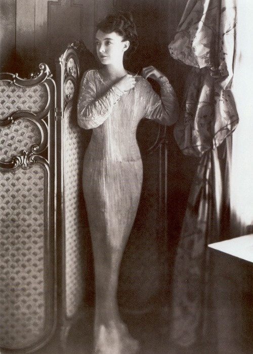 Lillian Gish in Fortuny Delphos dress (500x699, 130Kb)