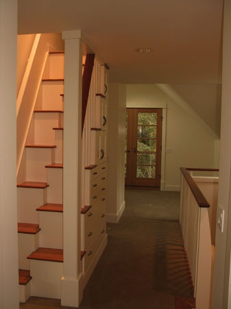 Interior staircase (337x450, 20Kb)