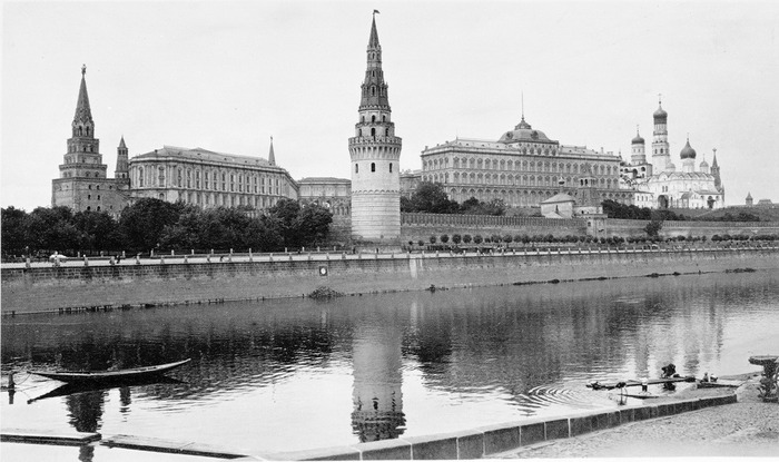 1354989894_kremlin08 (700x415, 91Kb)