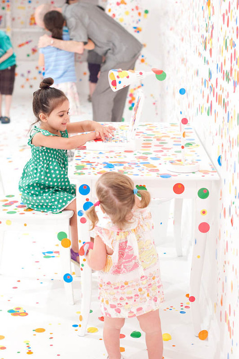 white-room-covered-in-stickers-by-kids-Yayoi-Kusama-obliteration-room-6 (465x700, 123Kb)