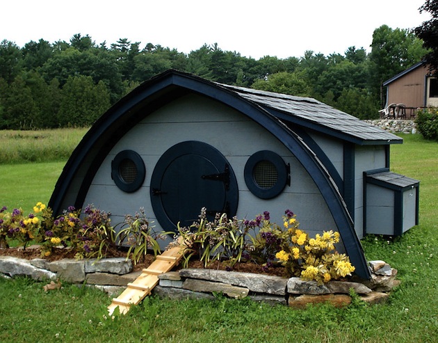 Hobbit-Hole-Chicken-Coops-10 (630x493, 136Kb)