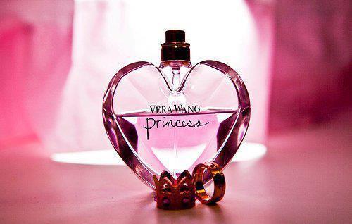 crown-perfume-pink-princess-vera-wang-Favim.com-459749 (500x318, 25Kb)