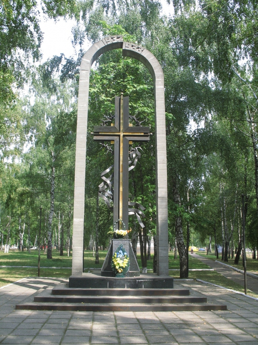 4016659_Pamyatnik_jertvam_golodomora (525x700, 376Kb)
