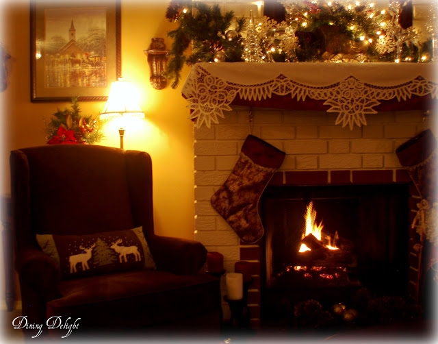 3166706_Christmas_Chair_By_Fire (700x552, 95Kb)
