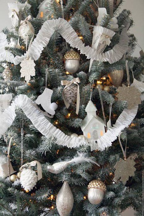 exciting-silver-and-white-christmas-tree-decorations-32 (466x700, 91Kb)