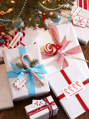 gifts-wrapped-in-white-paper-colored-ribbon-1210-s3-medium_new (300x400, 52Kb)