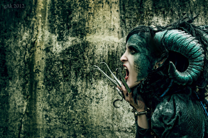 she_has_blood_of_repile_just_underneath_her_skin_by_gakb1tch-d4r0chu (700x466, 140Kb)