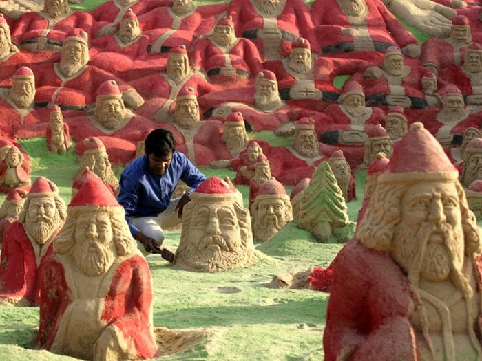 Santa-Sand-Sculptures-4 (700x525, 116Kb)