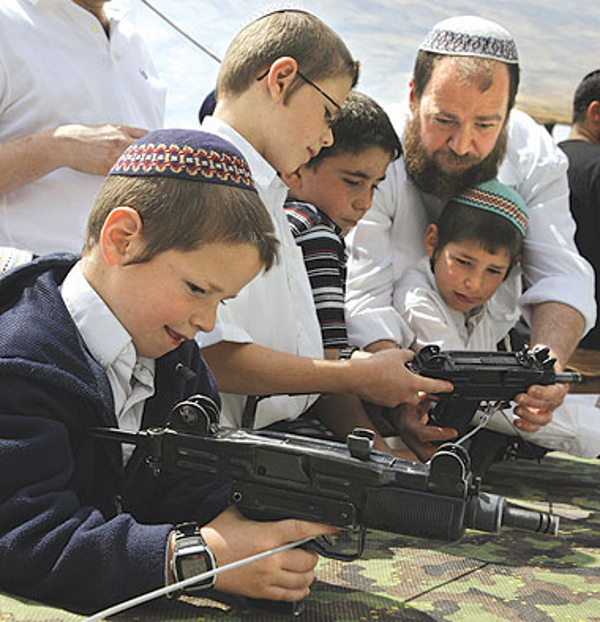 Amour des armes pour tuer des innocents/5046362_Haine_Juive2 (600x622, 208Kb)