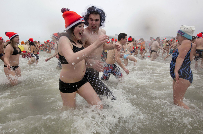     . AP Photo Peter Dejong (700x463, 118Kb)