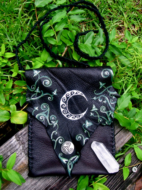 crescent_moon_and_ivy_bag_by_eirecrescent-d5c0s2m (480x640, 291Kb)