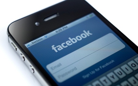 4493285_facebookiphone (450x281, 34Kb)