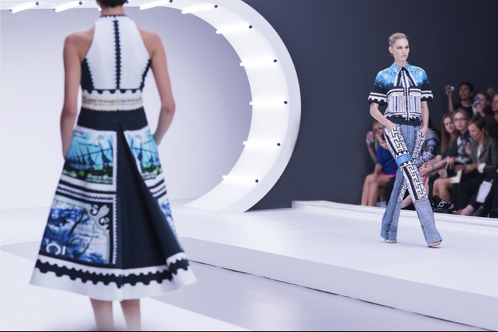 mary-katrantzou-rtw-ss2013-candids-05_201337521520.jpg_carousel_parties (700x467, 81Kb)