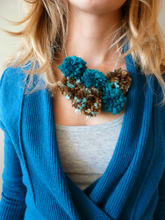 Pom-Pom-Yarn-Necklace-Tutorial (525x700, 280Kb)