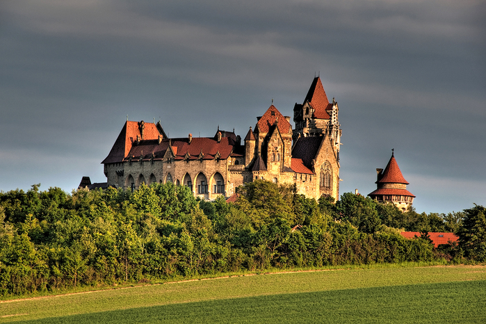 Burg-Kreuzenstein (700x466, 390Kb)