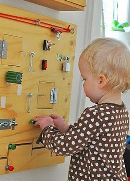 Развивающие игрушки своими руками — доска Монтессори | Детский центр 