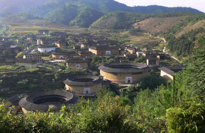 Chuxi_tulou_cluster (700x454, 296Kb)