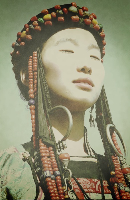 Young Buryat Girl In Traditional Dress by BaikalNature on Flickr. (456x700, 95Kb)