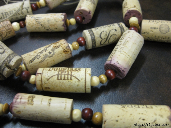 wine-cork-projects-cork-garland-from-the-wooden-bee (550x412, 194Kb)