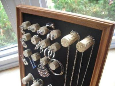 wine-cork-projects-wine-cork-jewelry-organizer-from-crafts-for-all-seasons (400x300, 93Kb)