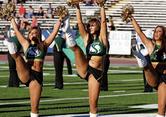 high_kicking_cheerleaders_07 (700x495, 83Kb) .