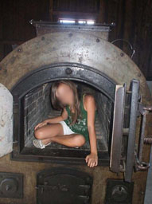 Y'a de la place./5046362_Four_Auschwitz (522x700, 128Kb)