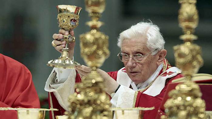 3418201_Pope_Benedict_XVI_conducts_the_holy_mass_of_Pentecost_on_Sunday_in_Saint_Peters_Basilica_at_the_Vatican____hivaticanpope852 (700x393, 36Kb)