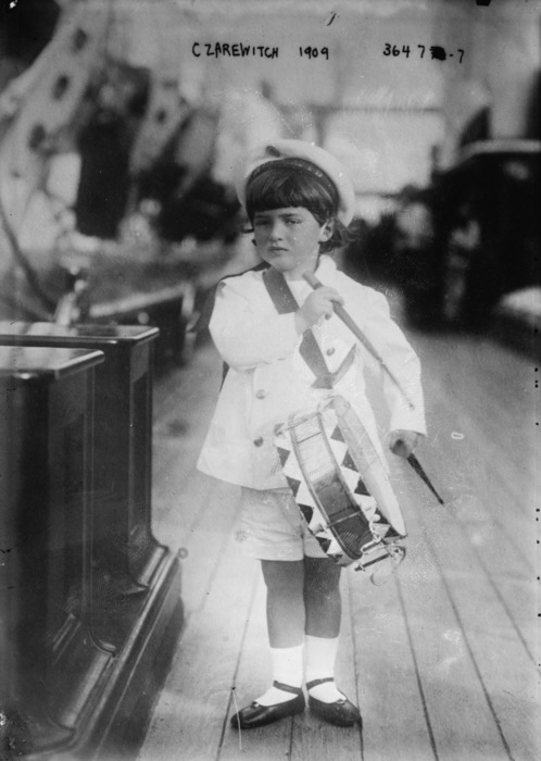 Alexei_Nikolaevich,_Tsarevich_of_Russia_01 (498x700, 77Kb)