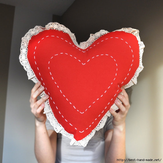 red-heart-pillow-valentine-day-deco (570x570, 153Kb)