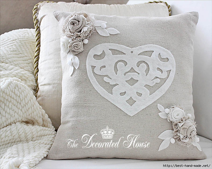 The Decorated House Valentines Day Pillow with Fabric Flowers (700x556, 276Kb)