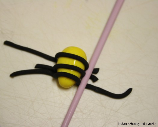 How-to-Make-Fondant-Bee-Cupcake-Toppers-7-e1360438983501 (525x420, 72Kb)