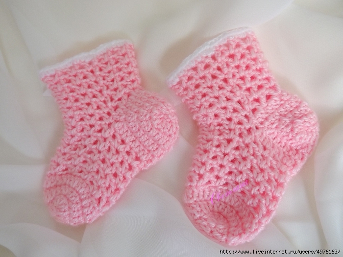 Носочки крючком для новорожденных. Вязание крючком / Crochet socks for newborns