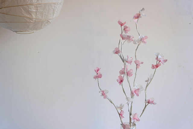 веточка цветущей вишни из бумаги (9) (640x427, 167Kb)