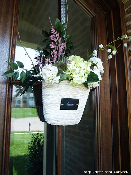 wreath-alternative-front-door-decor-straw-tote-flowers-arrangement-from-less-than-perfect-life-of-bliss (450x600, 254Kb)