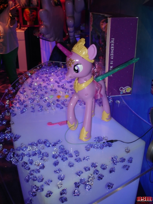 1362058342_youloveit_ru_pony_toy_fair_201310 (525x700, 262Kb)