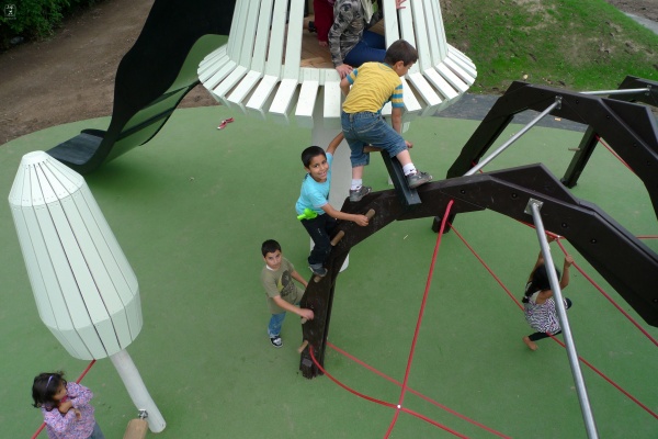 3614605-R3L8T8D-600-Spider_playground8 (600x400, 89Kb)
