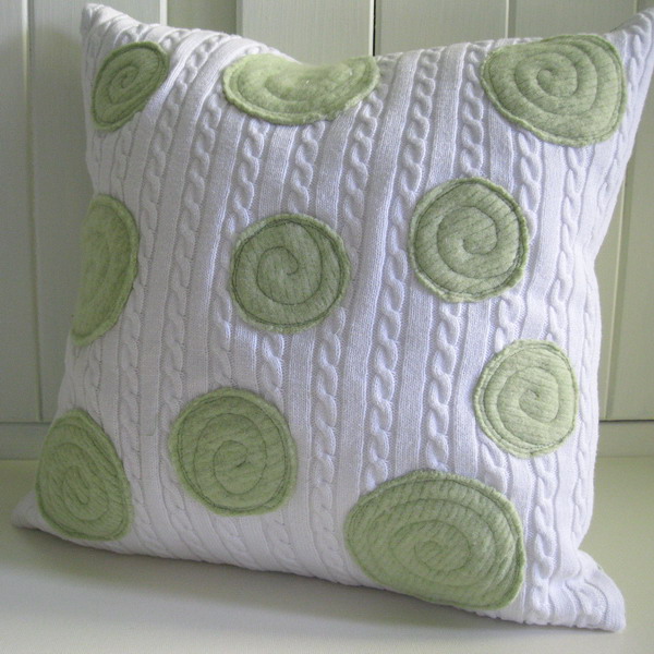 recycled-sweater-pillows-decorating3-1 (600x600, 99Kb)