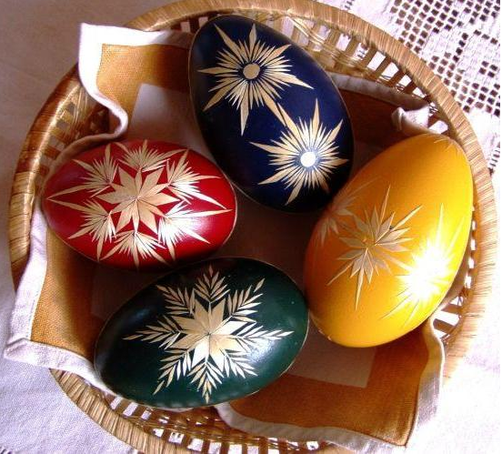 пасхальные яйца декор соломкой (1) (552x499, 681Kb)