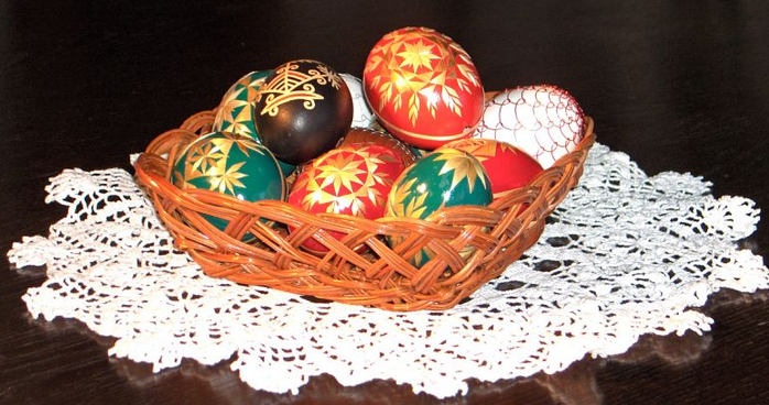 пасхальные яйца декор соломкой (4) (700x368, 441Kb)