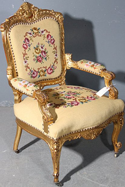 Кресло во французском стиле