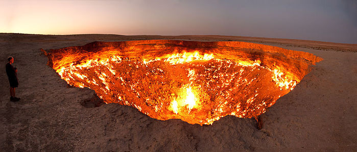 1979159_800pxDarvasa_gas_crater_panorama (700x297, 68Kb)