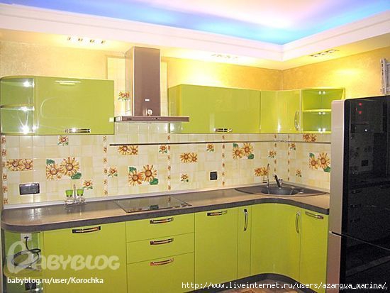 Желто зеленый интерьер кухни