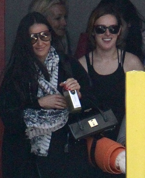 demi-rumer-yoga-30apr13-01 (477x584, 111Kb)