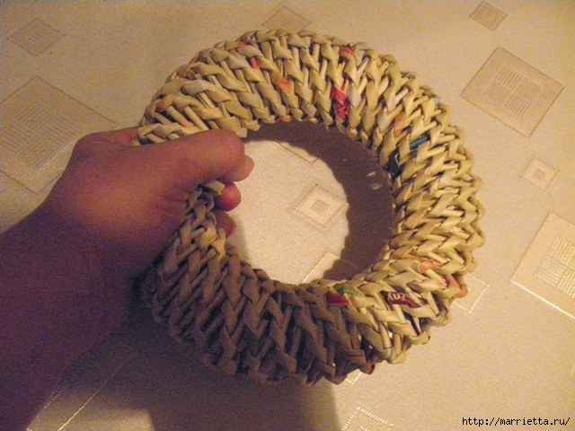 плетение из газет. венок спиральным плетением для пасхального декора (28) (640x480, 162Kb)