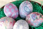  2012-07-10_Yastremsky_easter-activities-20-easter-egg-decorating-ideas_silk-dyed (600x400, 39Kb)