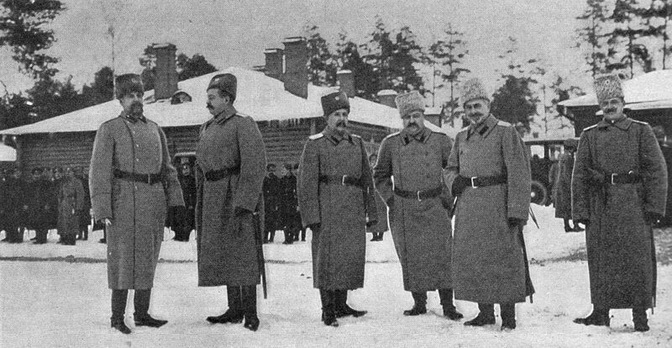 800px-Stavka_January_1915_generals (672x348, 112Kb)